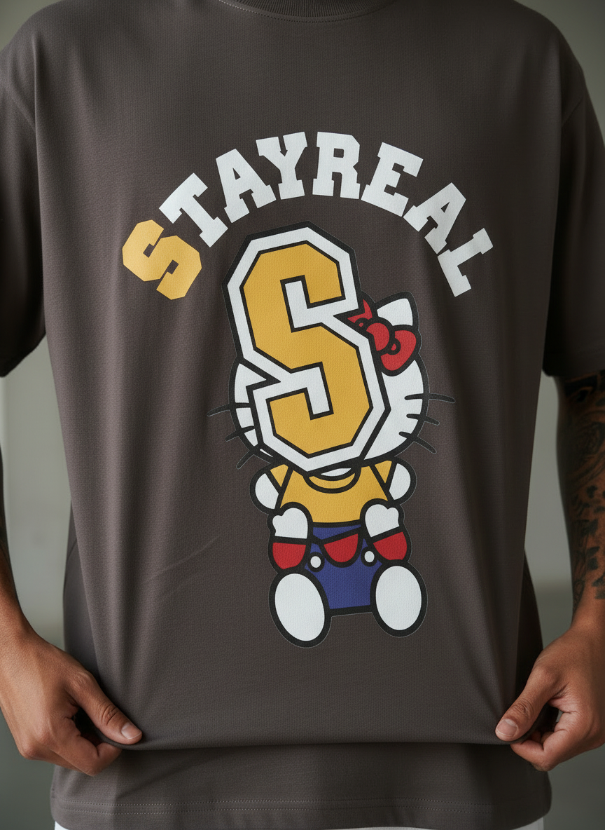 Kitten with S Oversized Brown T-Shirt