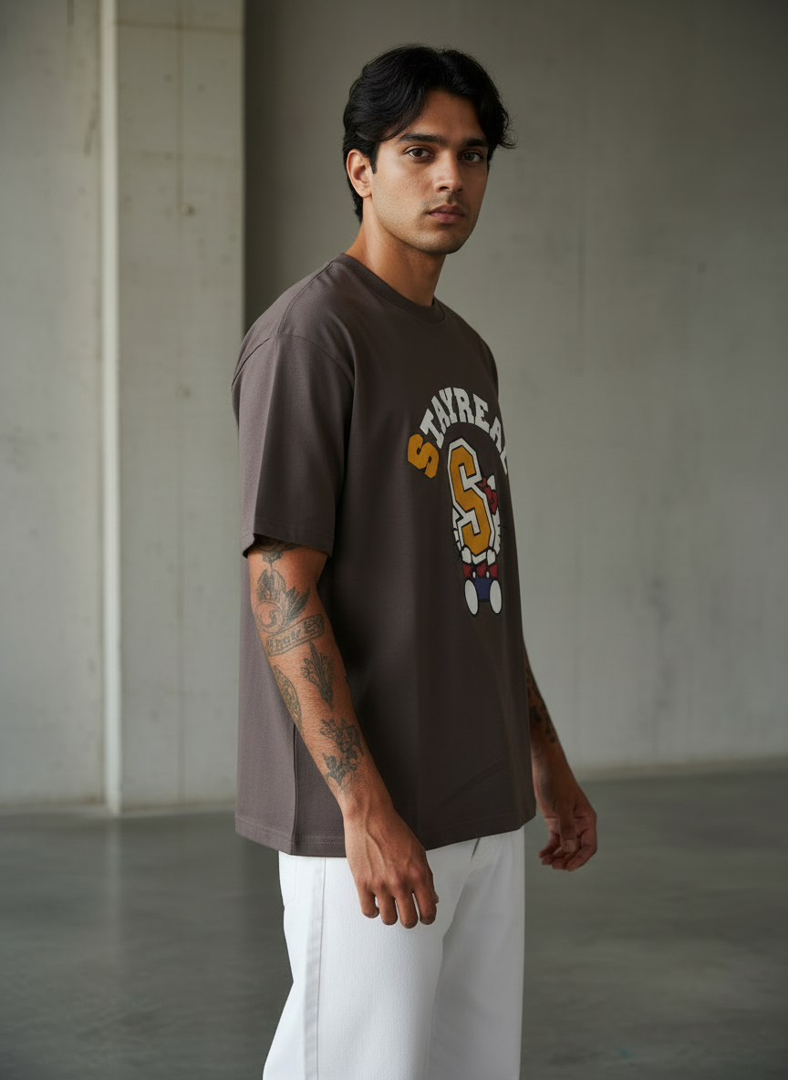 Kitten with S Oversized Brown T-Shirt